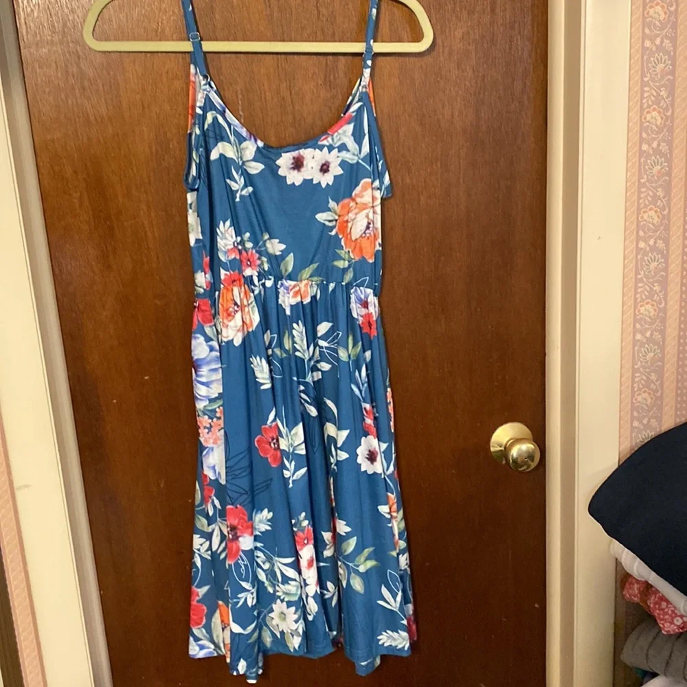 Dress - Picture 2 of 2